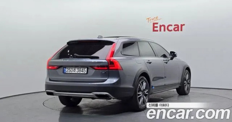 Volvo V90 