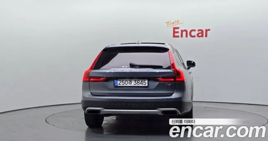 Volvo V90 