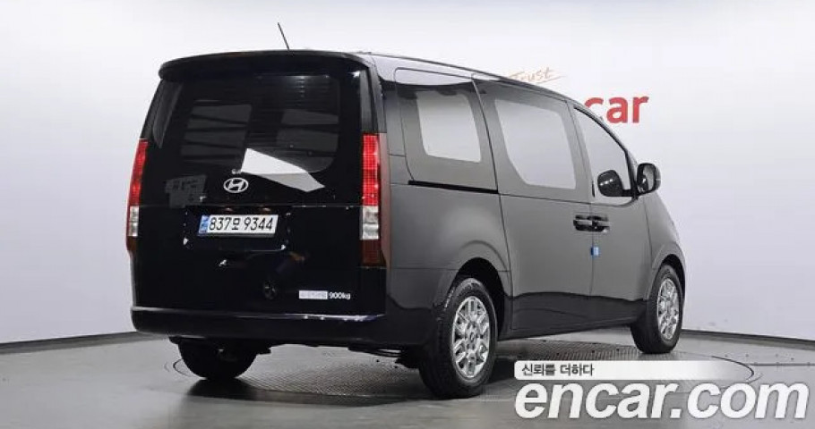 Hyundai Staria 