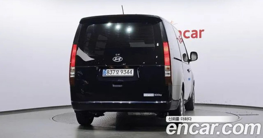 Hyundai Staria 