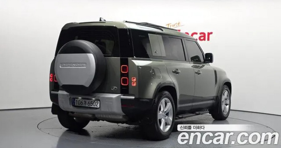 Land Rover Defender 
