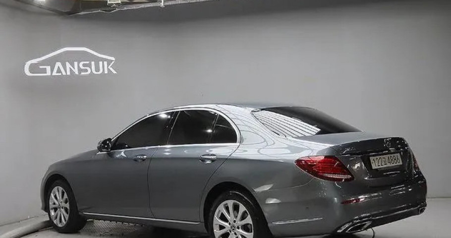 Mercedes-Benz E-Class 