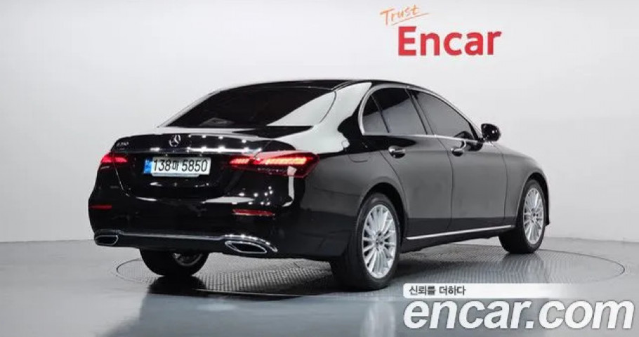 Mercedes-Benz E-Class 