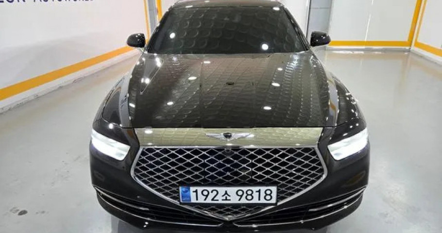 Genesis G90 