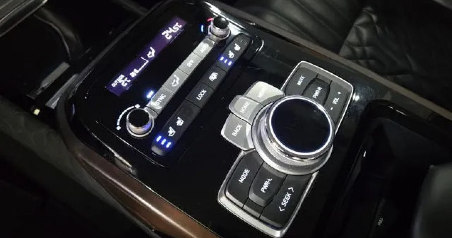 Genesis G90 