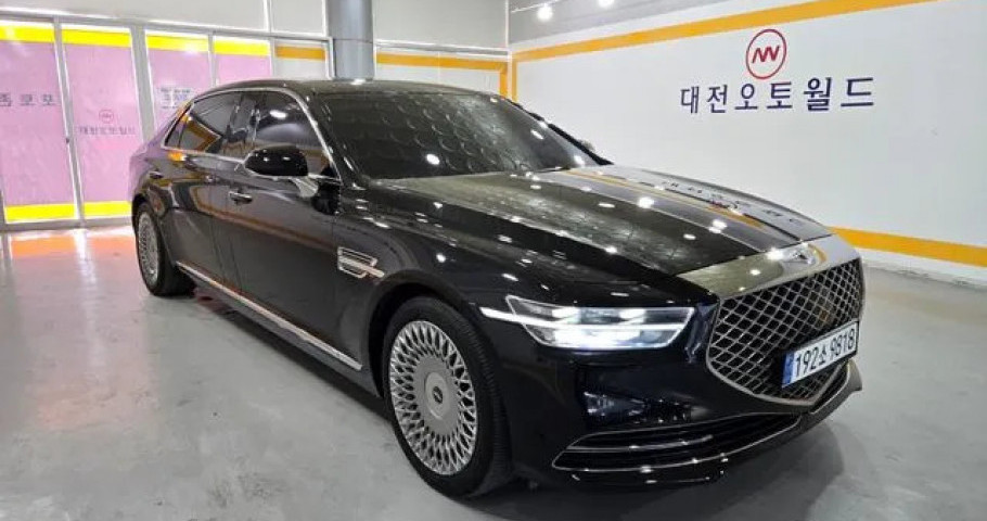 Genesis G90 