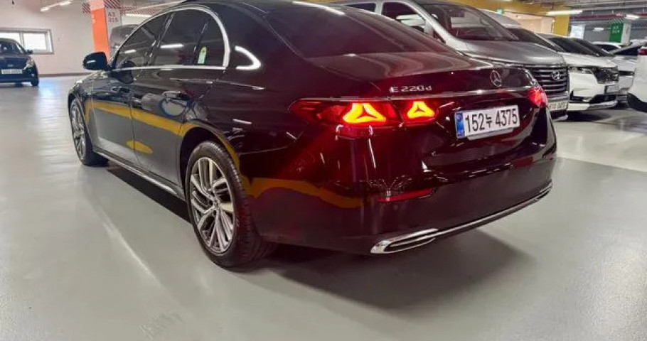 Mercedes-Benz E-Class 