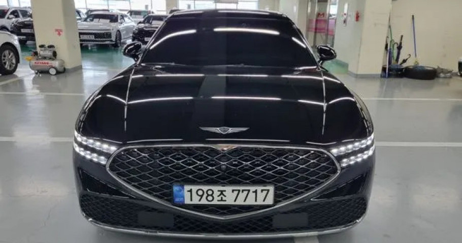 Genesis G90 