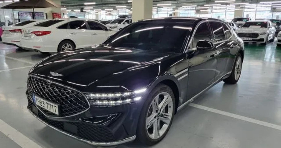 Genesis G90 