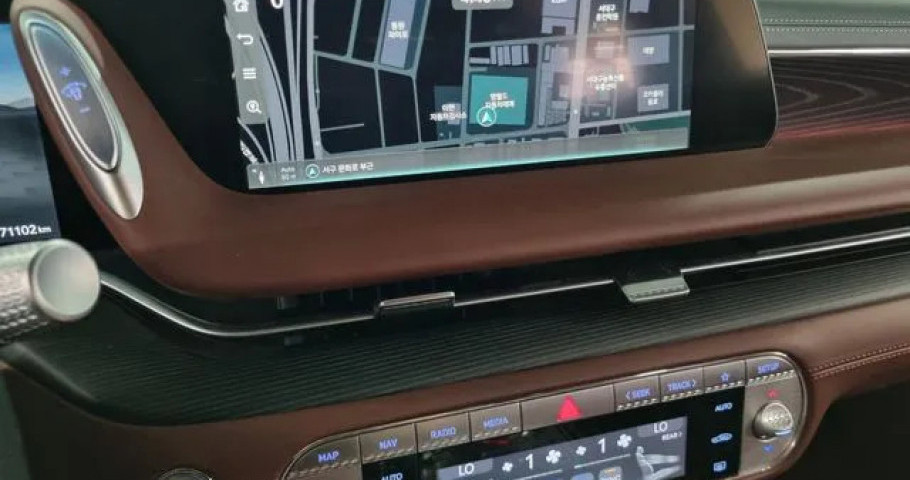 Genesis G90 