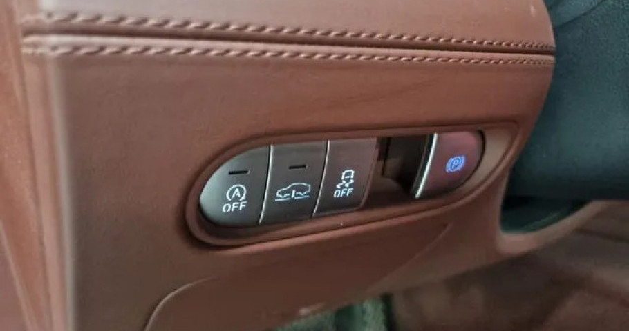 Genesis G90 