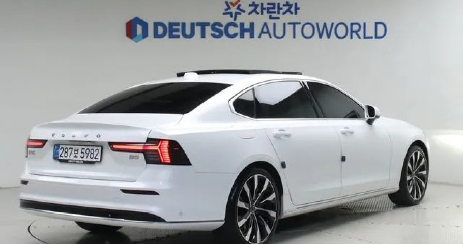 Volvo S90 