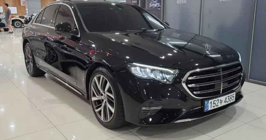 Mercedes-Benz E-Class 