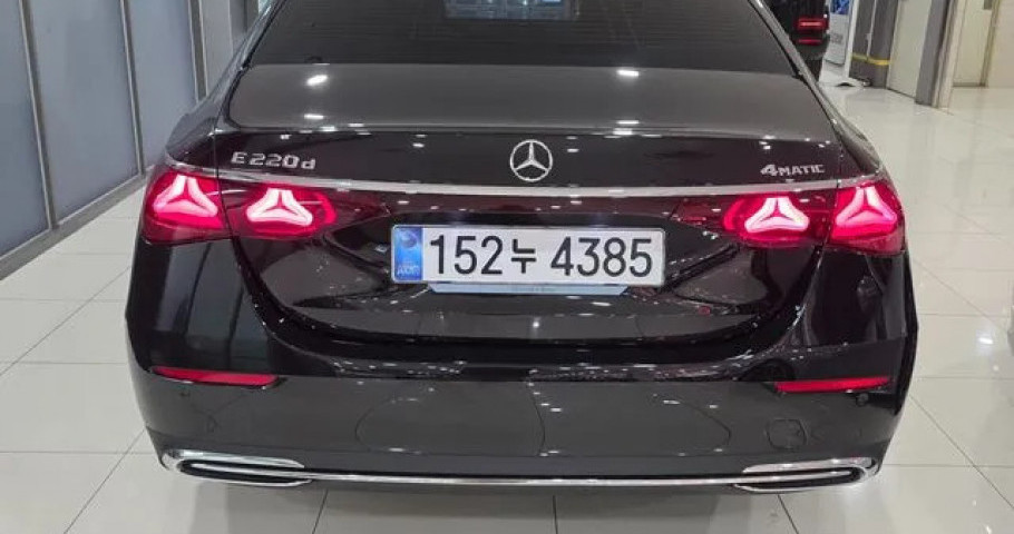 Mercedes-Benz E-Class 