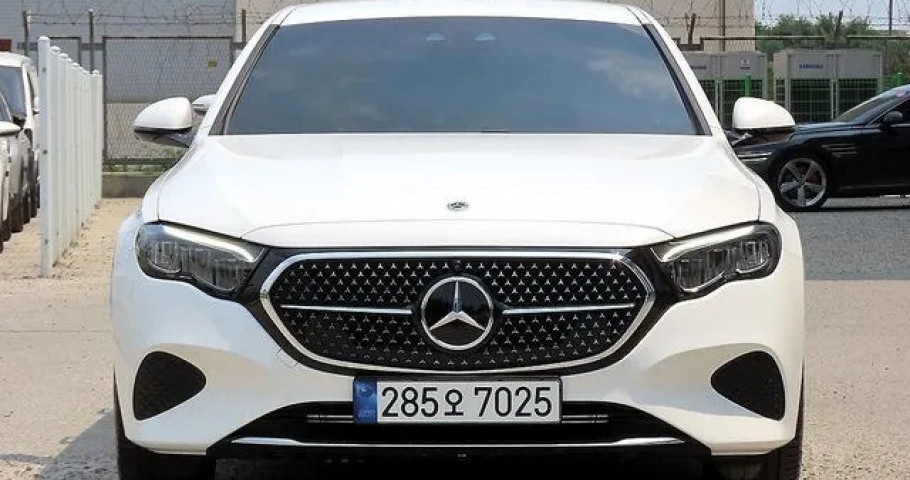 Mercedes-Benz E-Class 