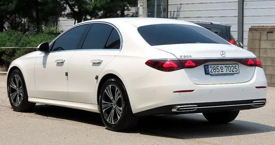 Mercedes-Benz E-Class 