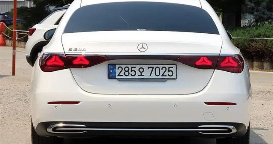 Mercedes-Benz E-Class 