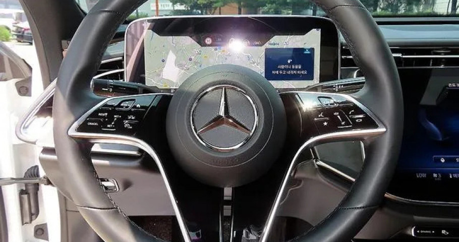 Mercedes-Benz E-Class 