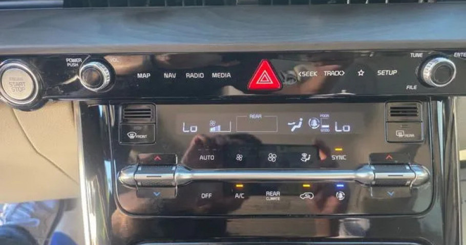 Kia Carnival 
