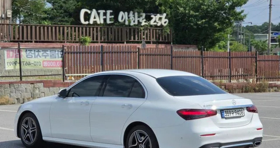 Mercedes-Benz E-Class 
