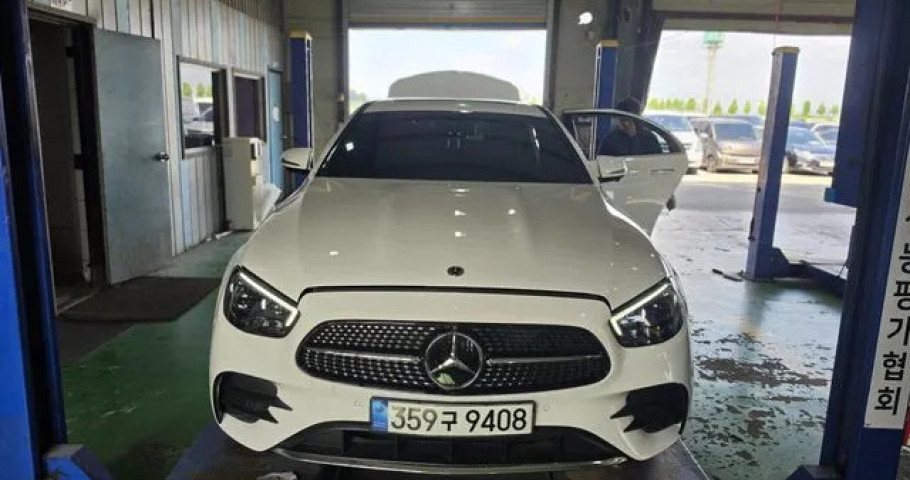 Mercedes-Benz E-Class 