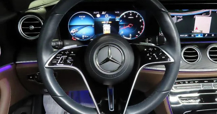 Mercedes-Benz E-Class 