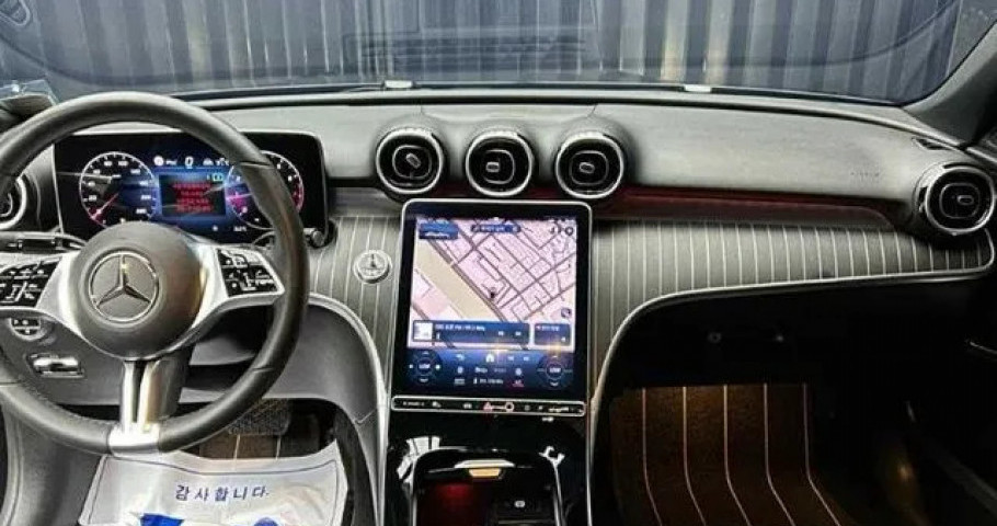 Mercedes-Benz C-Class 