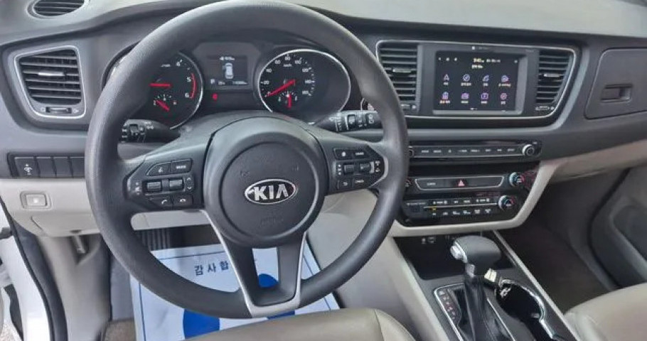 Kia Carnival 