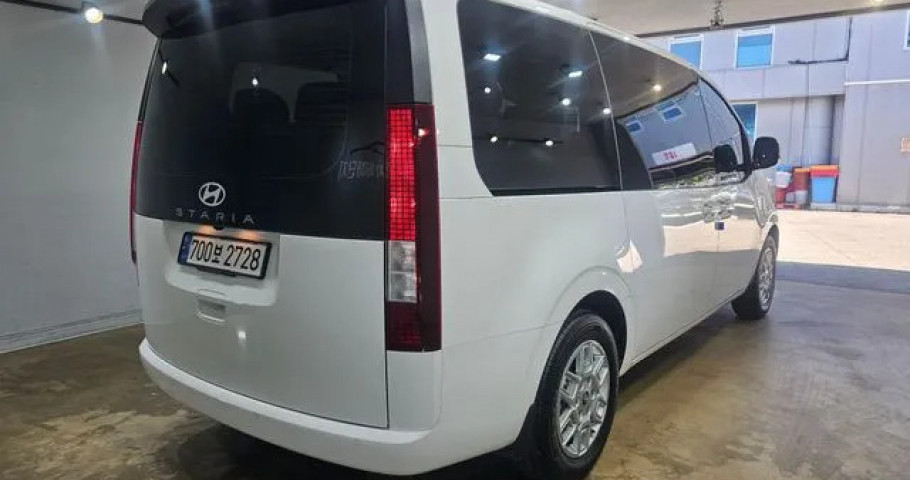 Hyundai Staria 