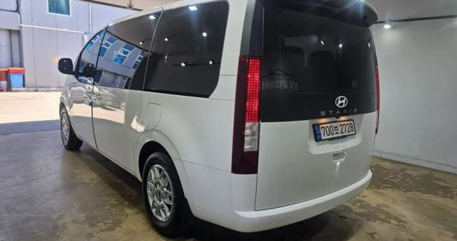 Hyundai Staria 