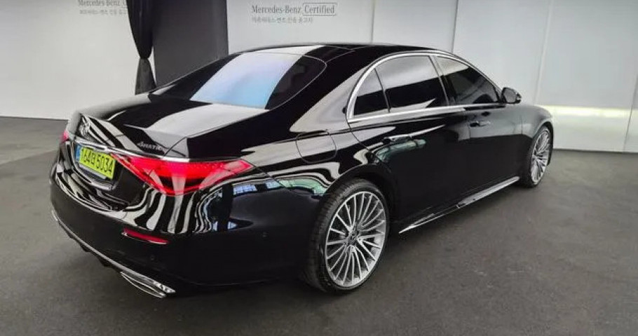 Mercedes-Benz S-Class 