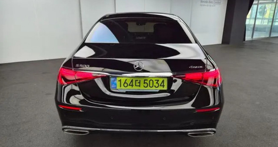 Mercedes-Benz S-Class 