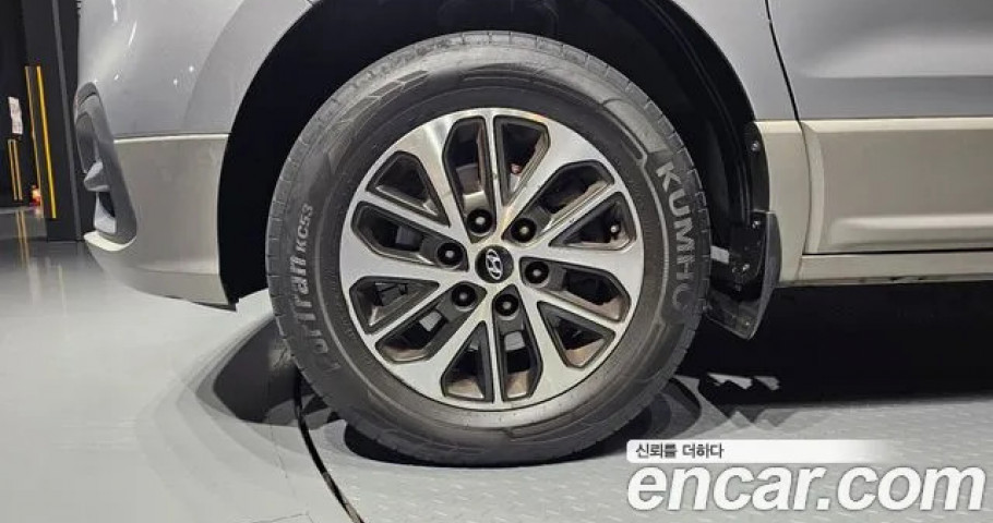 Hyundai Starex 