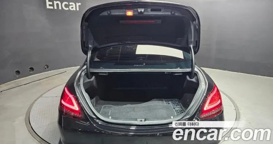 Mercedes-Benz C-Class 