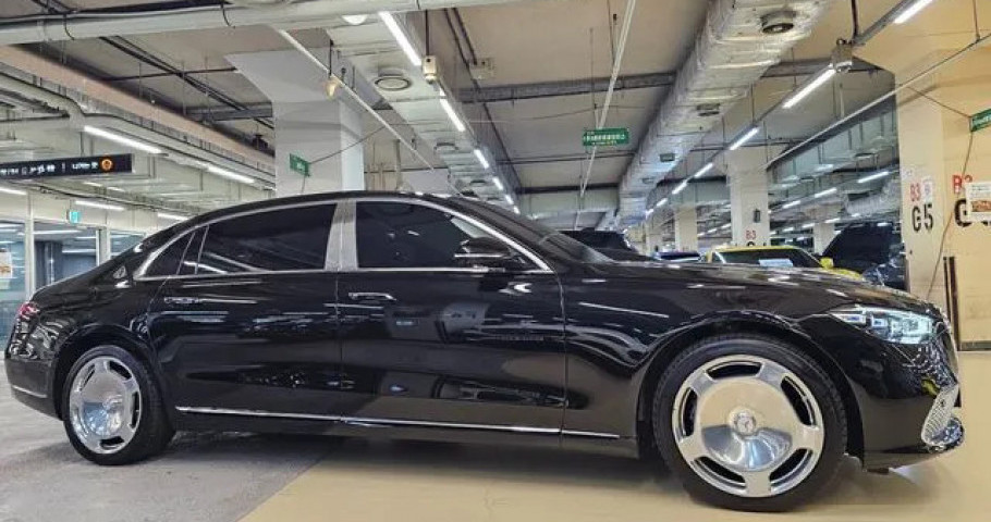 Mercedes-Benz S-Class 