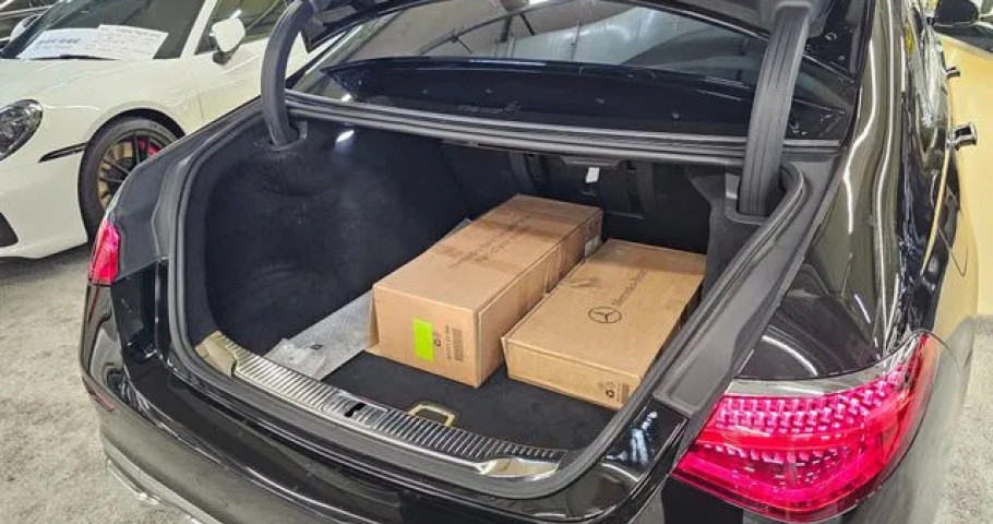 Mercedes-Benz S-Class 