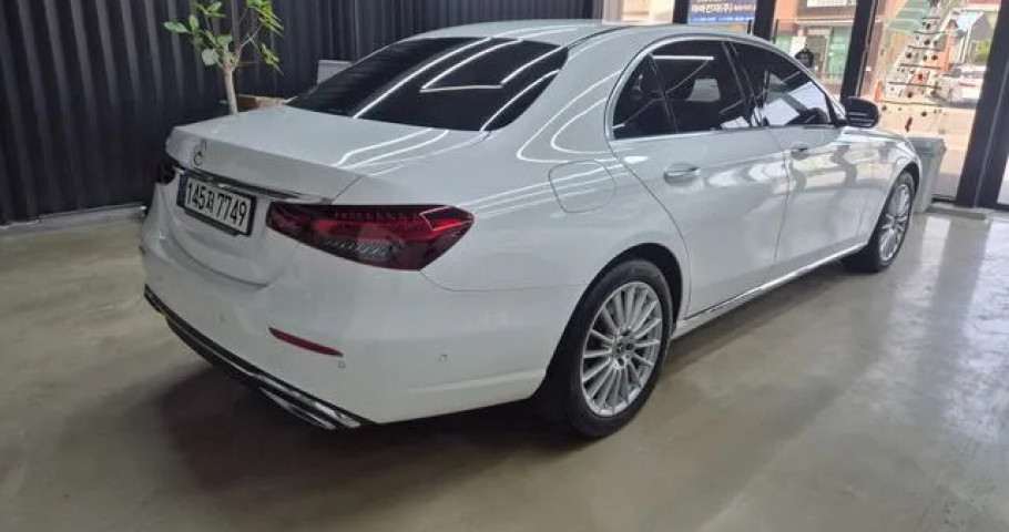 Mercedes-Benz E-Class 