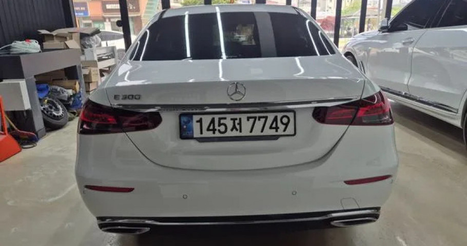 Mercedes-Benz E-Class 