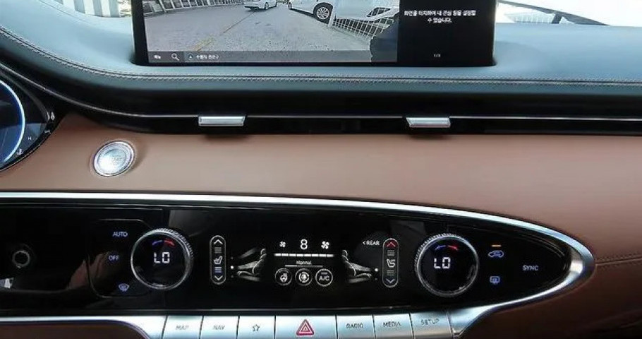 Genesis Gv70 