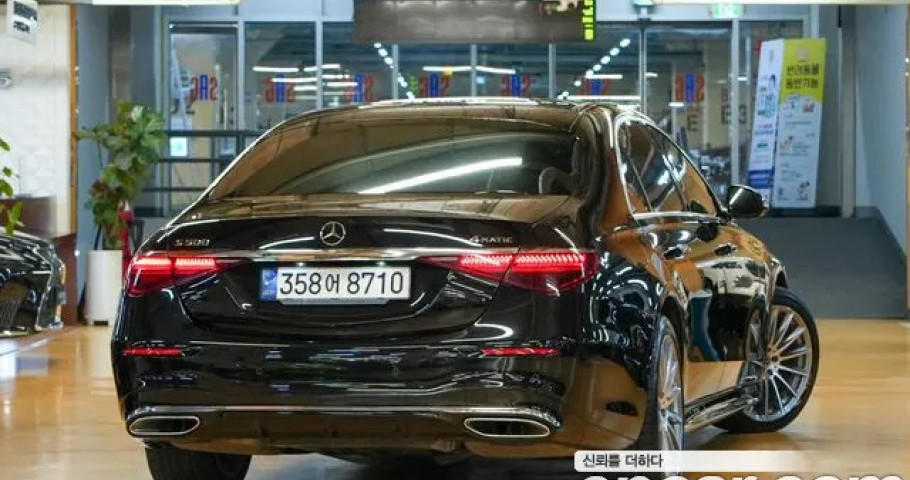 Mercedes-Benz S-Class 