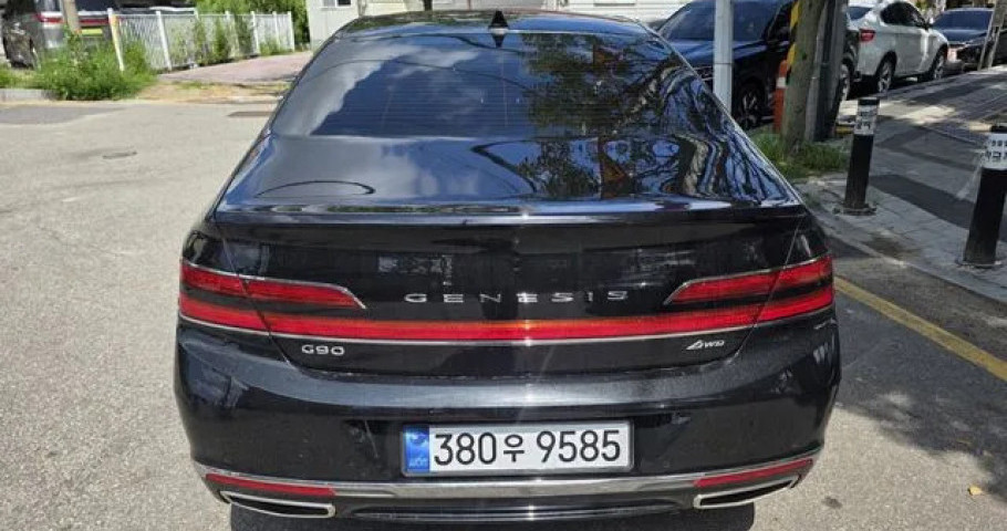 Genesis G90 