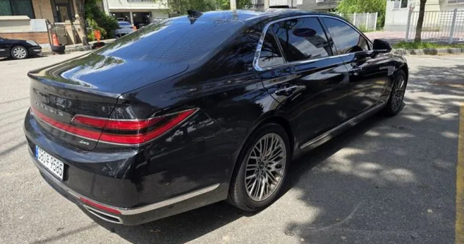 Genesis G90 