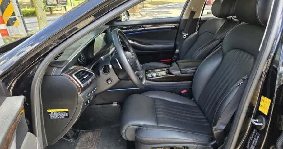 Genesis G90 