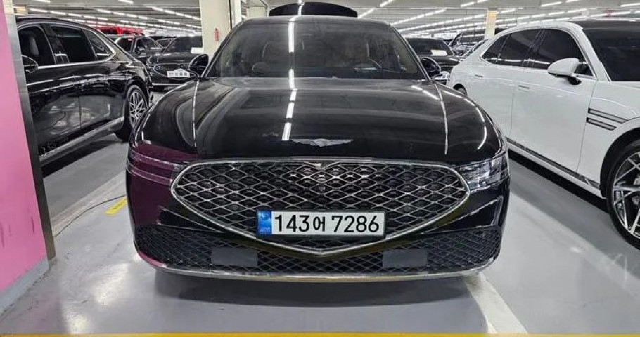 Genesis G90 