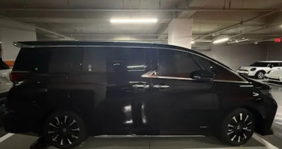 Toyota Alphard 