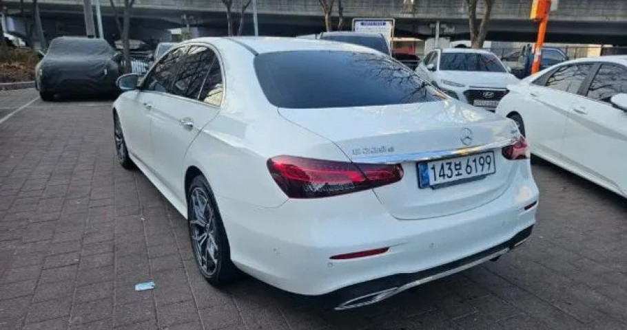Mercedes-Benz E-Class 