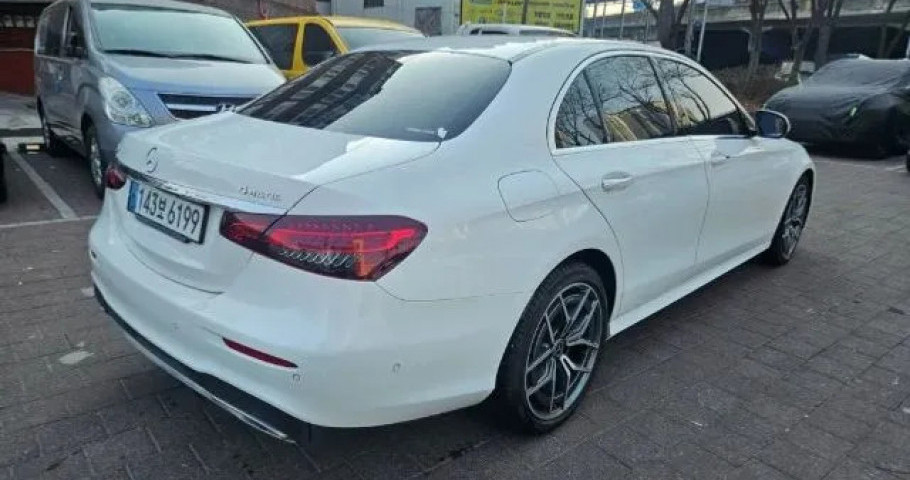 Mercedes-Benz E-Class 