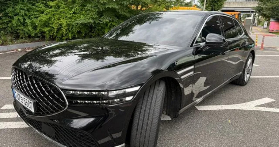 Genesis G90 