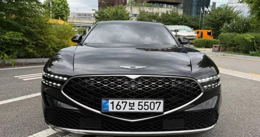 Genesis G90 