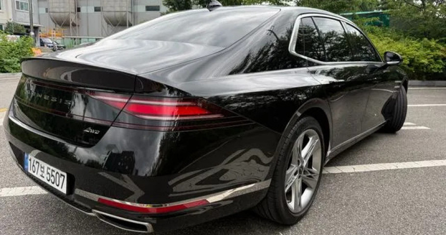 Genesis G90 